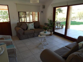 Гостиница Sipreslaan Selfsorg Gastehuis  Ladismith